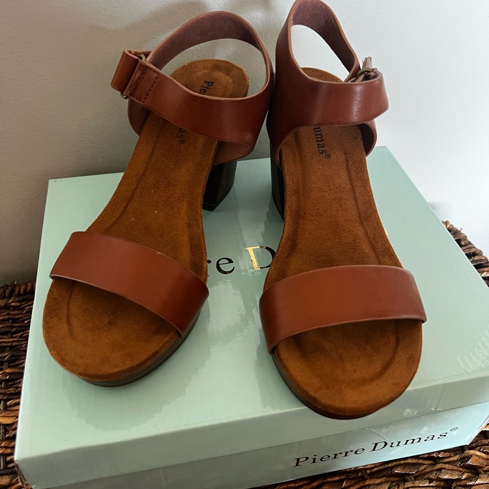 Pierre Dumas size 7 M heels